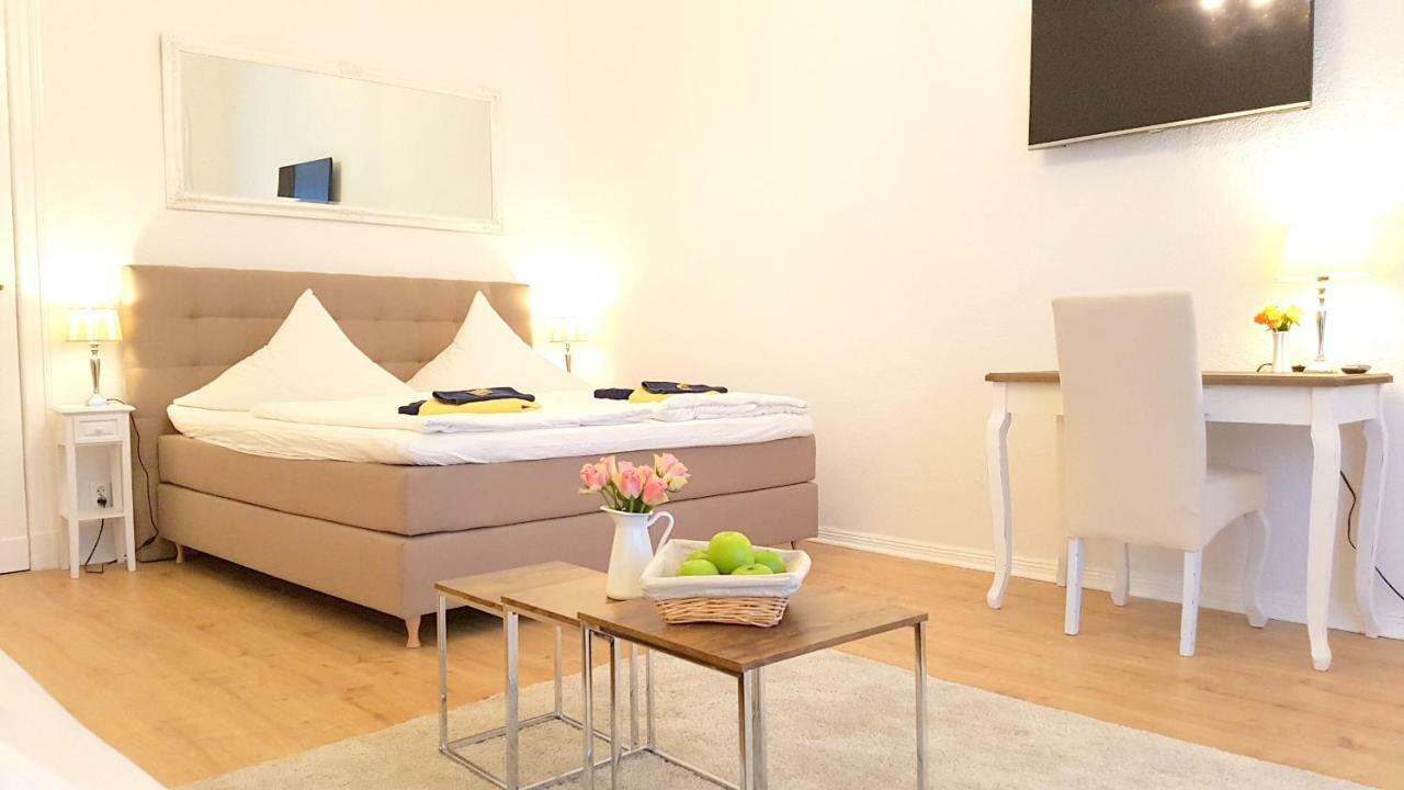 Kvh By Rockchair Apartments L Superhost Status L Boxspringbett Am Schloss Charlottenburg Welcomes You! Berlin Kültér fotó