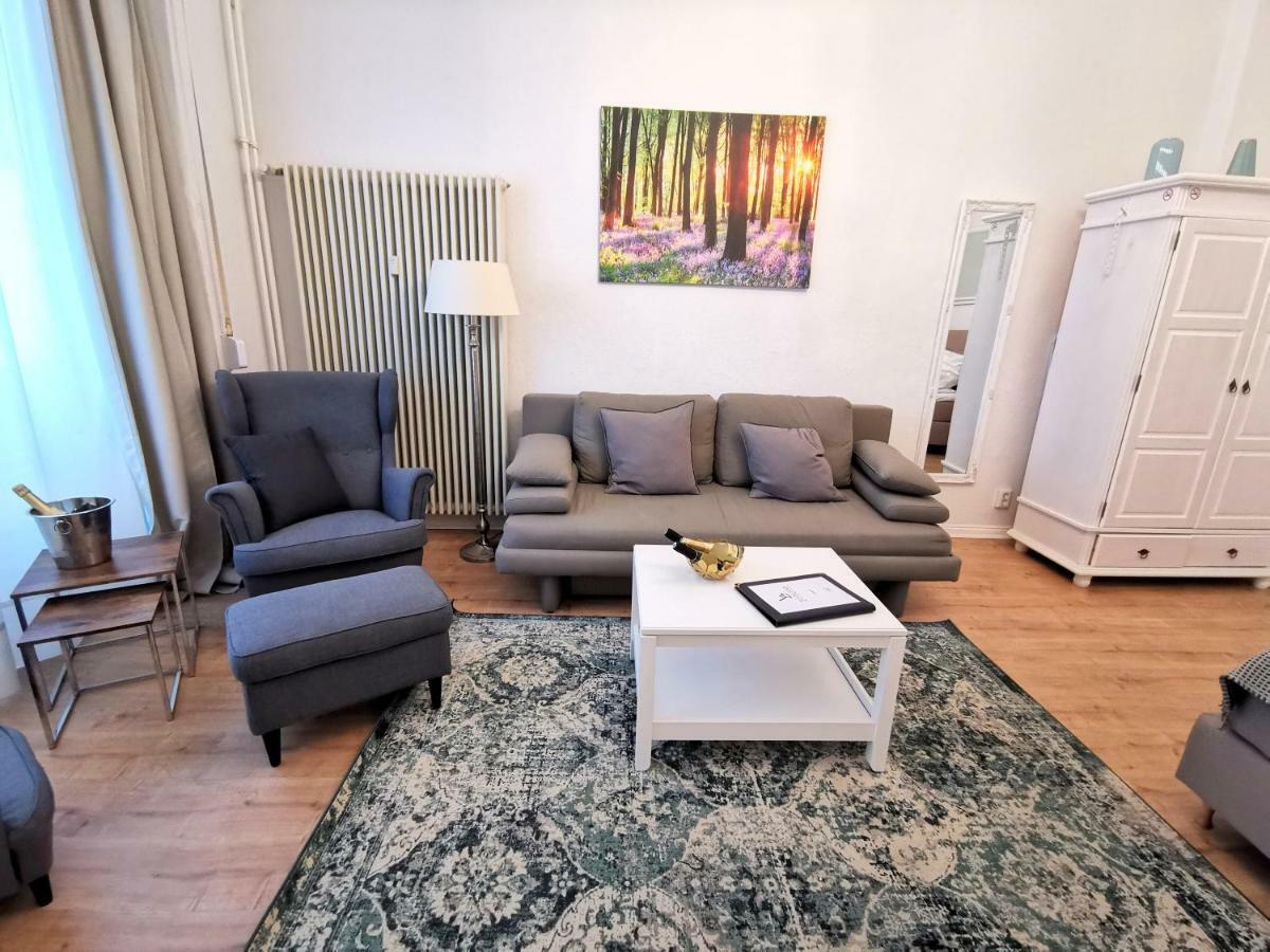 Kvh By Rockchair Apartments L Superhost Status L Boxspringbett Am Schloss Charlottenburg Welcomes You! Berlin Kültér fotó