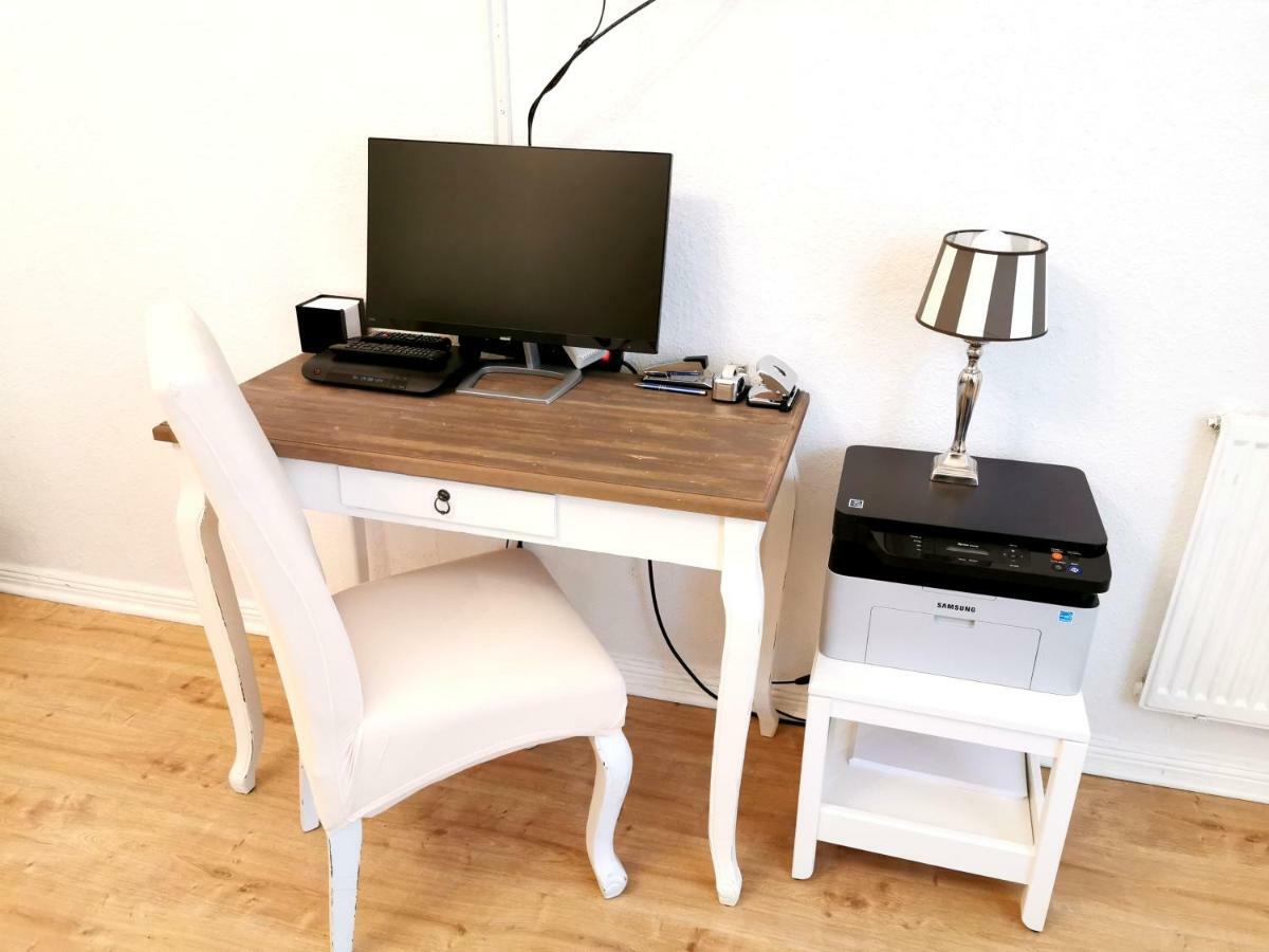 Kvh By Rockchair Apartments L Superhost Status L Boxspringbett Am Schloss Charlottenburg Welcomes You! Berlin Kültér fotó